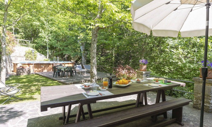 Cortona House | Wonderful private villa for 4 guests with private pool, TV, patio and pets allowed