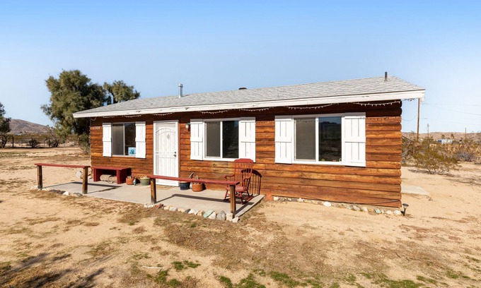 Joshua Tree Cabin | Wonderful mountain view dog-friendly cabin with firepit, patio, & enclosed yard