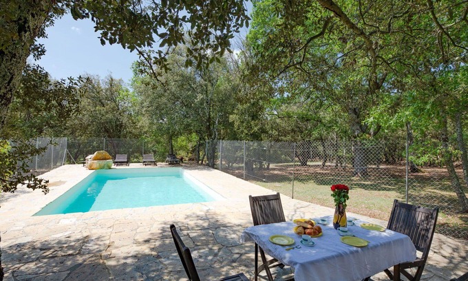 Regusse House | Wonderful private villa for 6 guests with private pool, TV, patio, pets allowed and parking