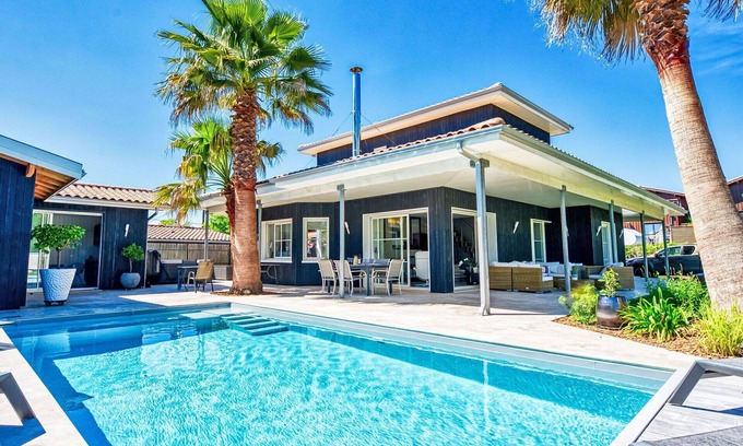 Gujan-Mestras Villa | Wonderful private villa for 8 people with A/C, WIFI, hot tub, private pool, TV and terrace
