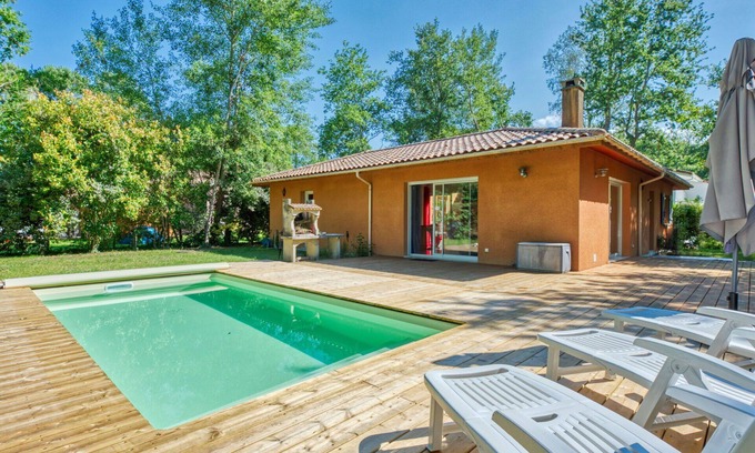 Naujac-Sur-Mer House | Wonderful private villa for 7 people with private pool, WIFI, TV, terrace and pets allowed