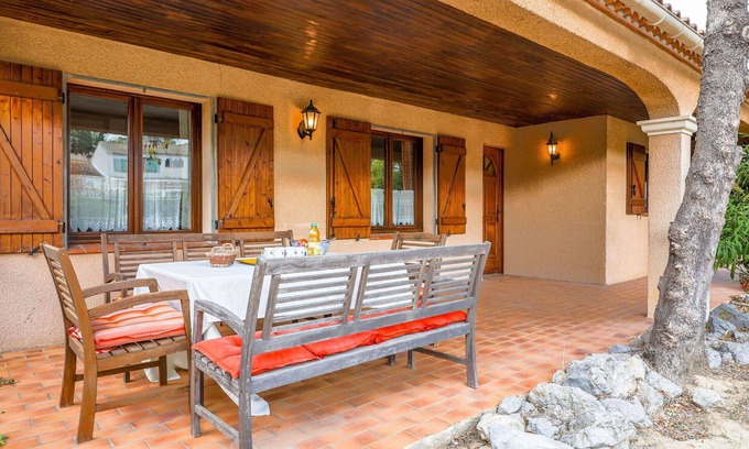 Salles-d'Aude House | Wonderful private villa for 10 people with WIFI, TV, terrace and pets allowed
