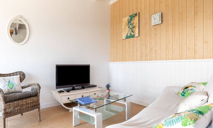Loupiac House | Wonderful private villa with WIFI, private pool, A/C, TV, terrace, pets allowed and panoramic view