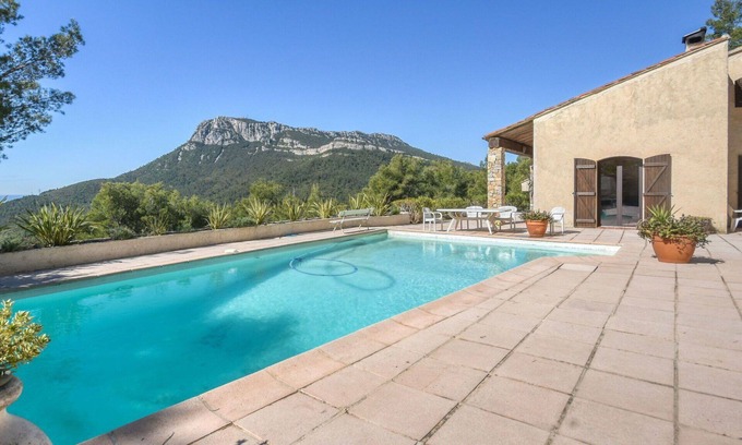 Sollies-Ville Villa | Wonderful private villa for 6 guests with private pool, TV, terrace and parking