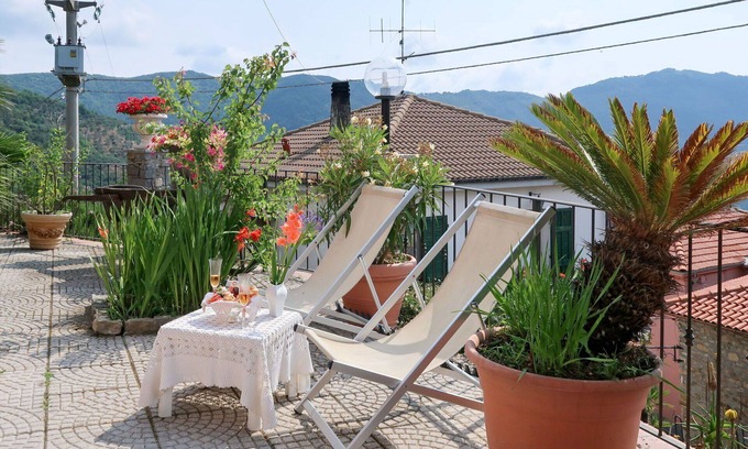Caravonica House | Wonderful private villa for 4 people with WIFI, TV, terrace and panoramic view
