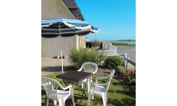 Plounevez-Lochrist House | Wonderful private villa for 3 guests with WIFI, TV, terrace and pets allowed