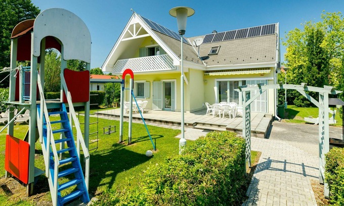 Balatonkeresztur House | Wonderful private villa for 12 guests with WIFI, A/C, private pool, TV, terrace and parking