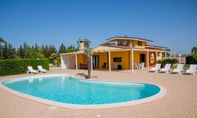 Melissano Villa | Wonderful private villa with private pool, A/C, WIFI, TV, patio and parking, close to Gallipoli