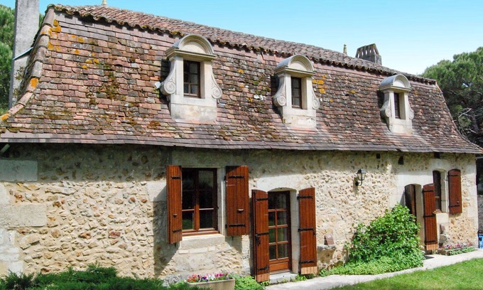 Saint-Jean-dEstissac Villa | Wonderful private villa for 6 guests with private pool, WIFI, TV and pets allowed
