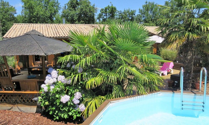 Le Porge House | Wonderful private villa for 6 guests with private pool, A/C, WIFI, TV and patio