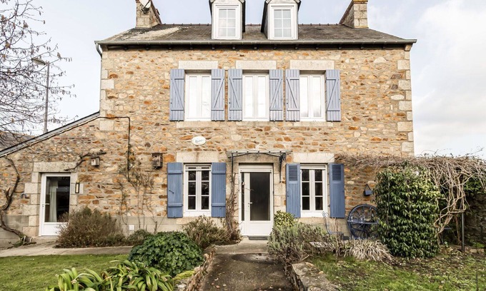 Yffiniac House | Wonderful private villa for 8 people with WIFI, TV, pets allowed and parking