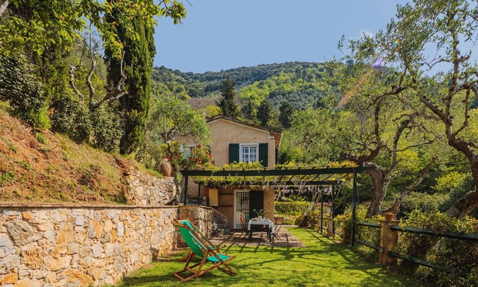 Camaiore House | Wonderful private villa for 4 guests with WIFI, TV, terrace, pets allowed and panoramic view