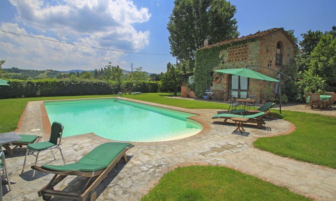 Laterina Villa | Wonderful private villa for 4 people with pool, WIFI, TV, patio and pets allowed, close to Arezzo