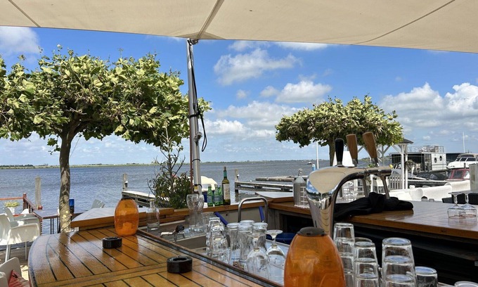 Uitgeest House | Wonderful private villa for 4 guests with WIFI, TV, terrace and parking