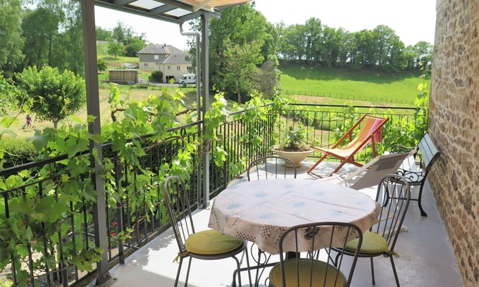 Lascaux Villa | Wonderful private villa for 4 people with TV, terrace, pets allowed and panoramic view