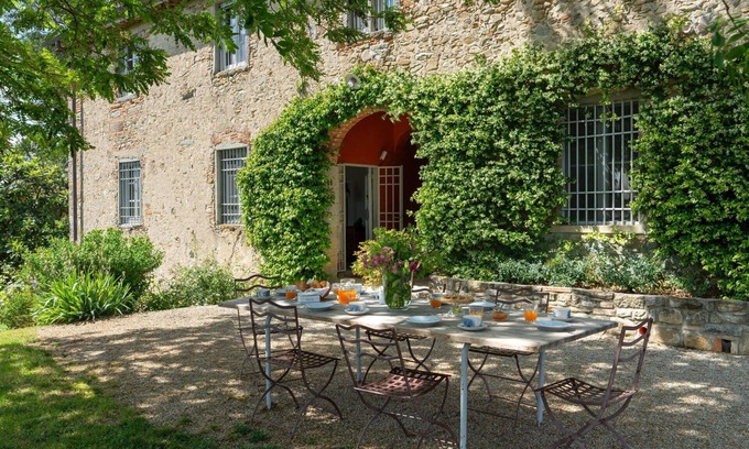 Vicchio Villa | Wonderful private villa for 10 people with TV and pets allowed
