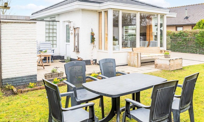Renesse House | Wonderful private villa for 6 guests with WIFI, TV and patio