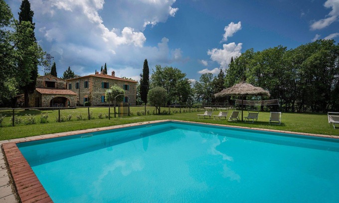 Bucine Villa | Wonderful private villa with WIFI, A/C, private pool, patio, pets allowed and panoramic view