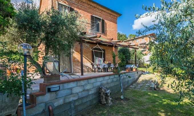 Chiusi House | Wonderful private villa for 7 guests with A/C, WIFI, terrace, pets allowed and panoramic view