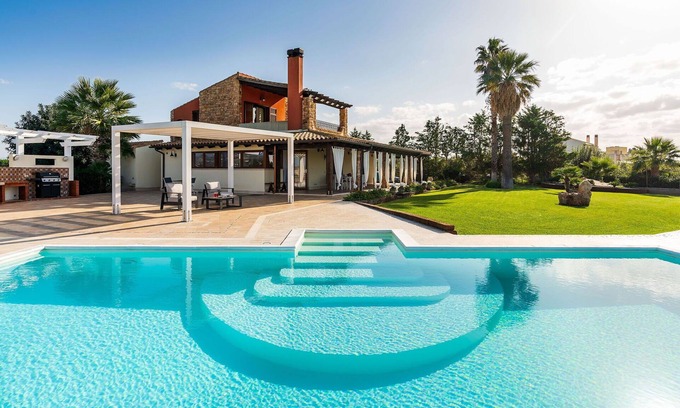 Mockarta Villa | Wonderful private villa for 9 guests with A/C, private pool, WIFI, TV, terrace and panoramic view