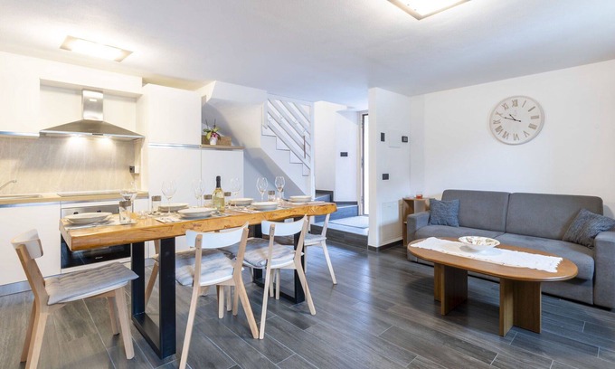 Piuro House | Wonderful private villa for 6 guests with WIFI, TV, patio and pets allowed