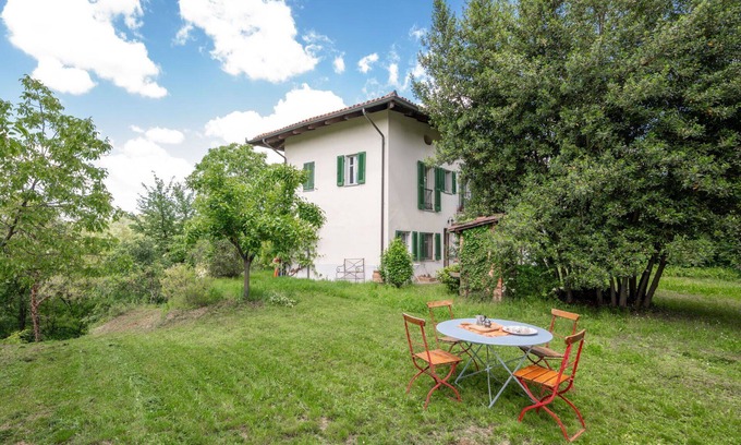 Soglio Villa | Wonderful private villa for 7 people with TV, balcony and parking