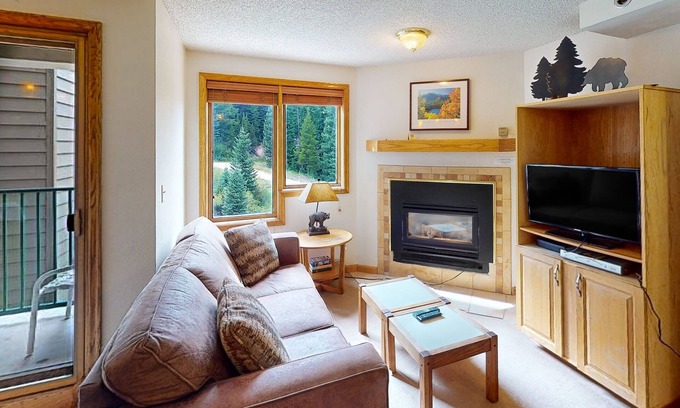 Winter Park Apartment | Wonderful Studio in Complex w/Ski-In/Ski-Out Access + Shared Pool & Hot Tub/WiFi