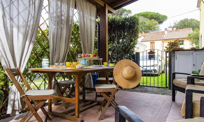 San Giuliano Terme House | Wonderful villa for 6 people with WIFI, A/C, TV, patio and pets allowed