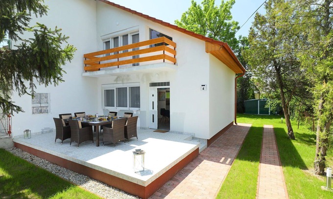 Balatonoszod House | Wonderful villa for 5 people with A/C, WIFI, TV and patio