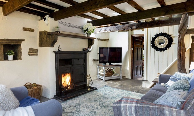 Bury House | Wonderful villa for 2 guests with WIFI, TV and pets allowed