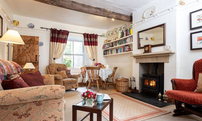 Giggleswick House | Wonderful villa for 3 guests with WIFI, pets allowed and parking