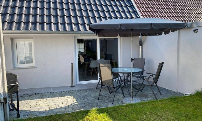 Kroeslin House | Wonderful villa for 4 people with A/C, WIFI, TV, terrace, pets allowed and parking