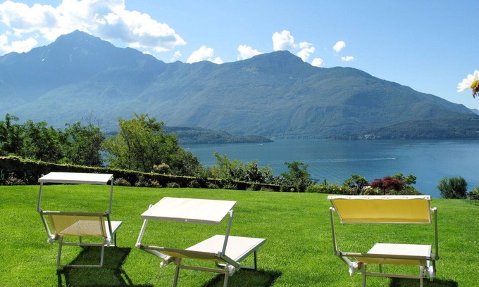 Domaso House | Wonderful villa for 4 people with WIFI, A/C, hot tub, TV, terrace and pets allowed