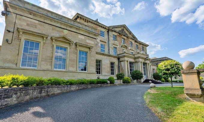 Hickleton House | Wonderful villa for 9 guests with WIFI, TV, terrace and pets allowed