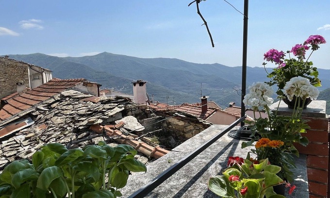 Lucinasco House | Wonderful villa for 6 people with A/C, WIFI, TV and patio