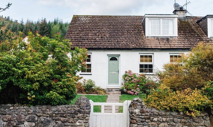 Fort Augustus House | Wonderful villa for 4 guests with WIFI, TV and patio