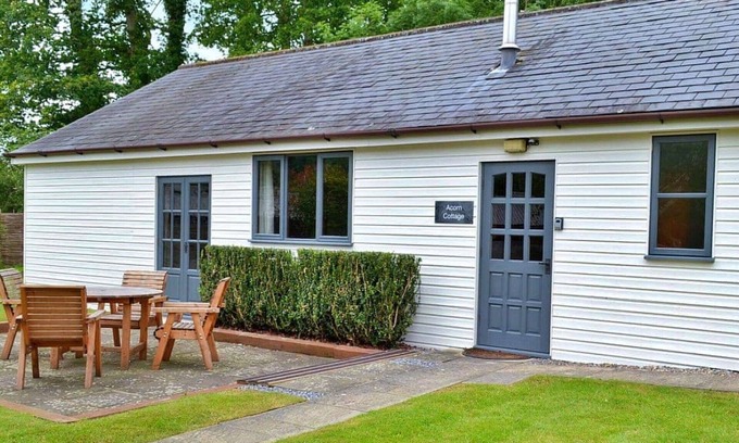 Liverton House | Wonderful villa for 4 people with pool, WIFI, hot tub