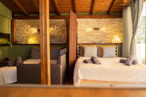 Kalamaria Apartment | Wood Aesthetic Steps from the Sea