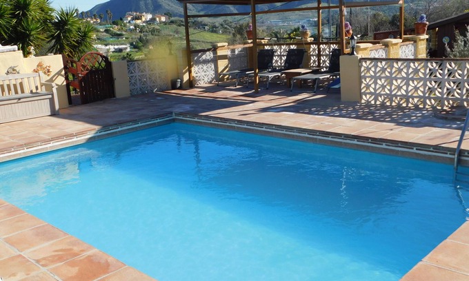 Estacion de Cartama House | wood bungalow sleeps5 persons
