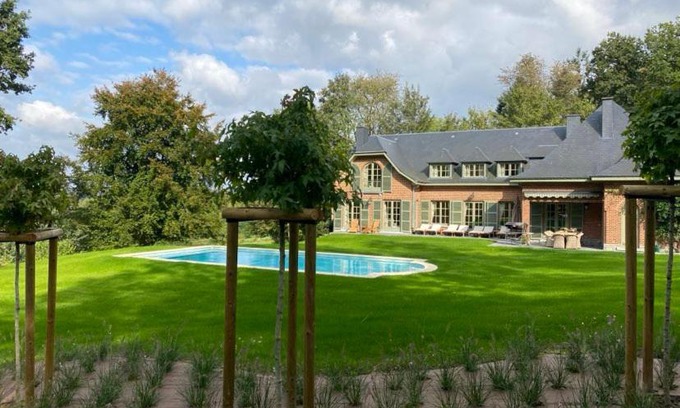 Pont-a-Lesse Villa | Wood Side Cottage avec piscine