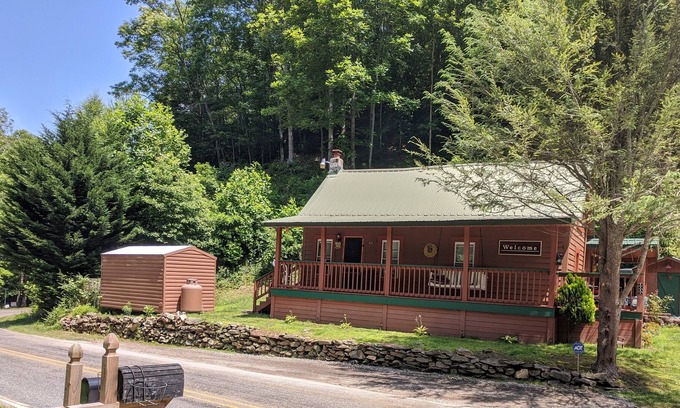 Sylva House | Woodard Cabin in Sylva