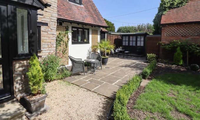 Pitchcombe House | Woodbine Cottage