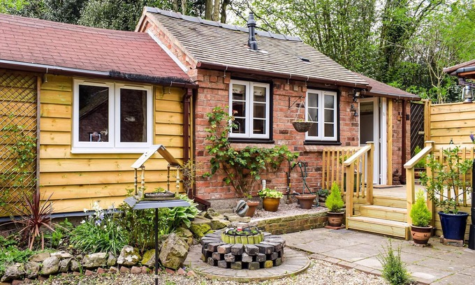 Telford Cottage | Woodcarver's Cottage