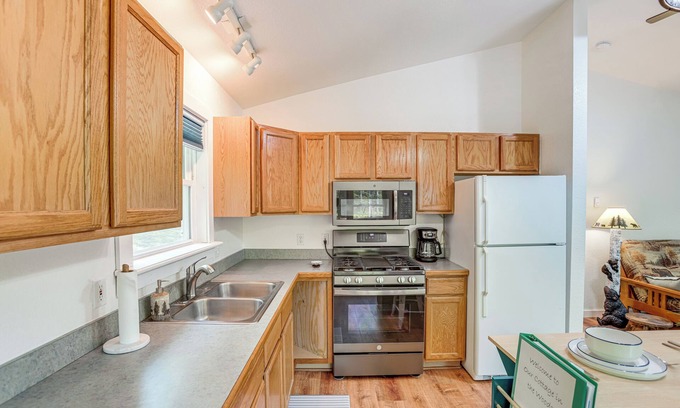 Farwell Cottage | Wooded Country Home w/Spacious Deck in Farwell!