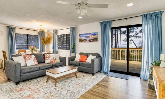 Gulf Breeze House | Wooded Retreat, steps from Bay, Hot tub!
