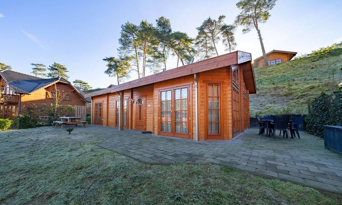 Langeberg Ski Chalet | Wooden chalet with WiFi near Brunssummerheide