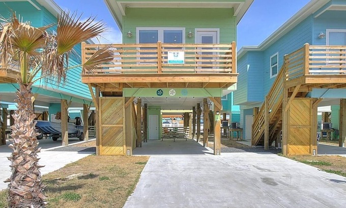 Port Aransas Villa | Woodhaven Beach Club 2 Bedroom Bungalow by Redawning