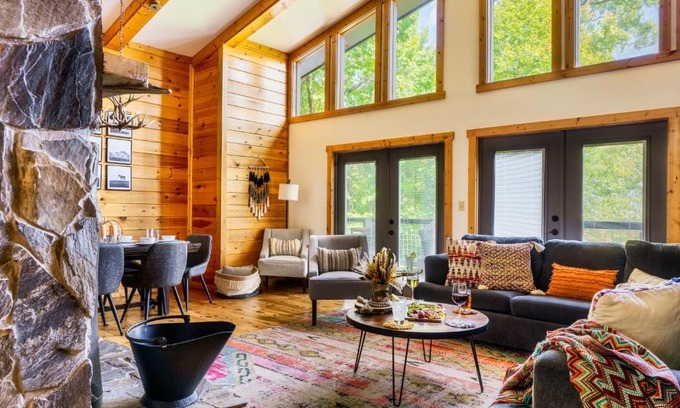 Chalet Village Ski Chalet | Woodhaven - Private - 3 Suites - Gorgeous Views - 3 Pools - GameRm - HotTub - Lots of Bears