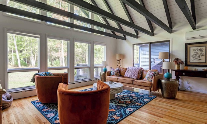 Barryville House | Woodland Manor: Hot Tub | Cozy | Family Friendly