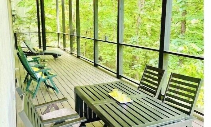 North Brookhaven House | Woodland Sanctuary: Luxury 2-BR